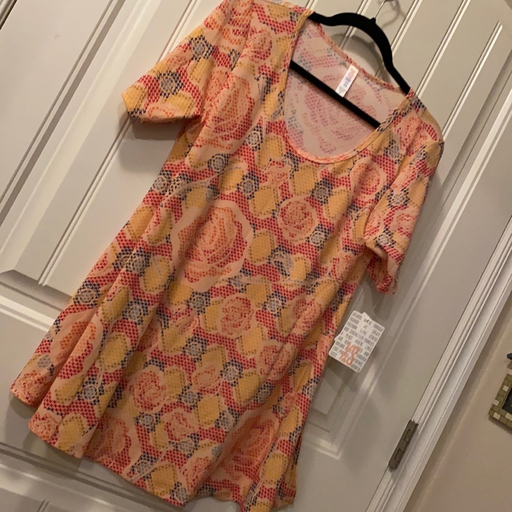 LulaRoe Perfect T XS peach floral top